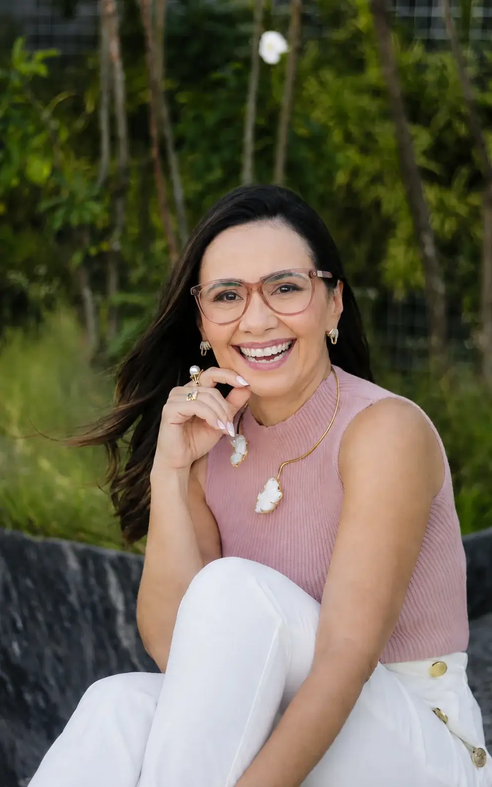 Emanuela Aragão em momento de leveza e equilíbrio
